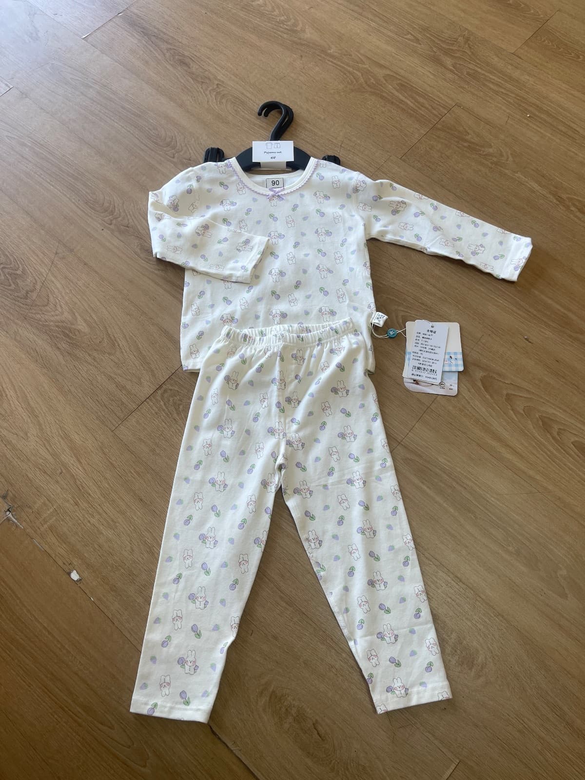 Set áo dài tay họa tiết thỏ và hoa - ảnh 1