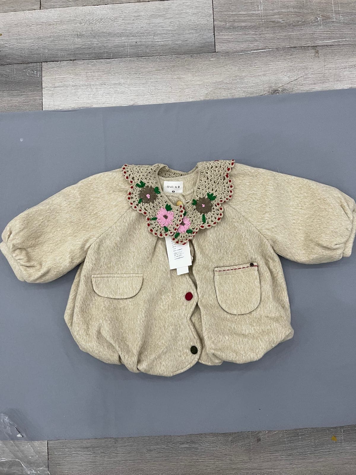 Áo khoác dạ phối cổ thêu hoa vintage