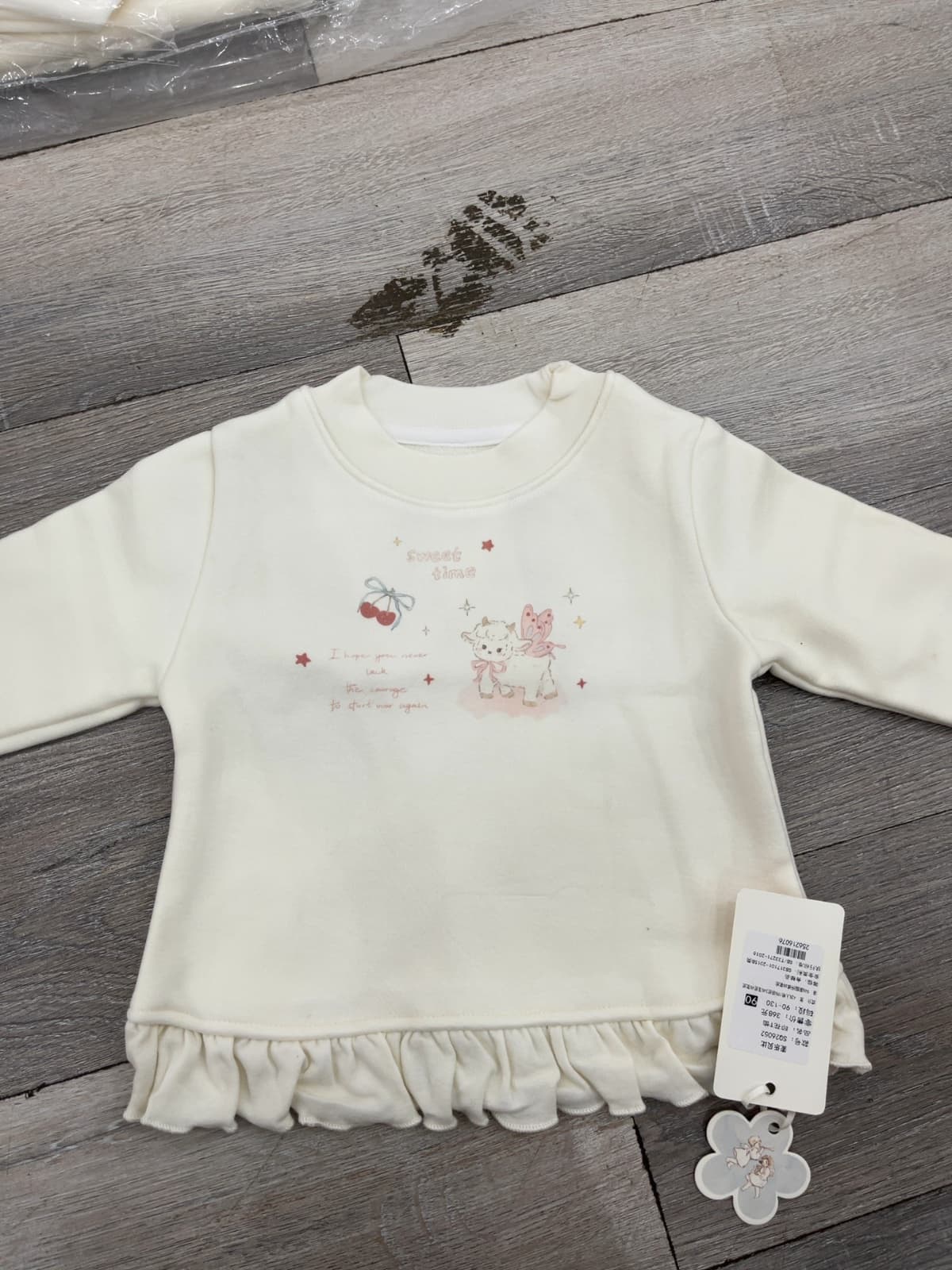 Áo sweatshirt in hình cừu dễ thương - ảnh 1