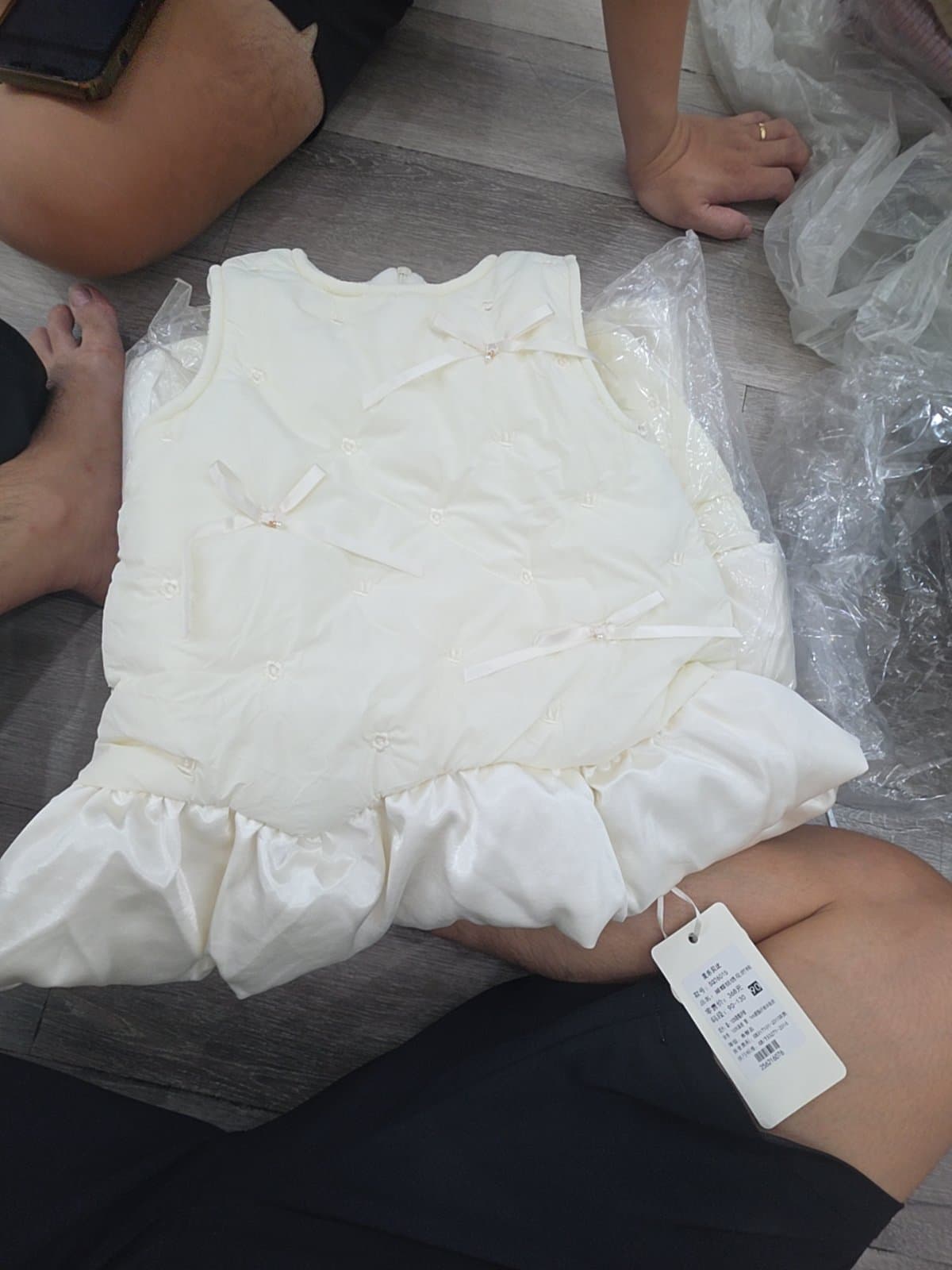 Váy sát nách đính nơ chân bồng
