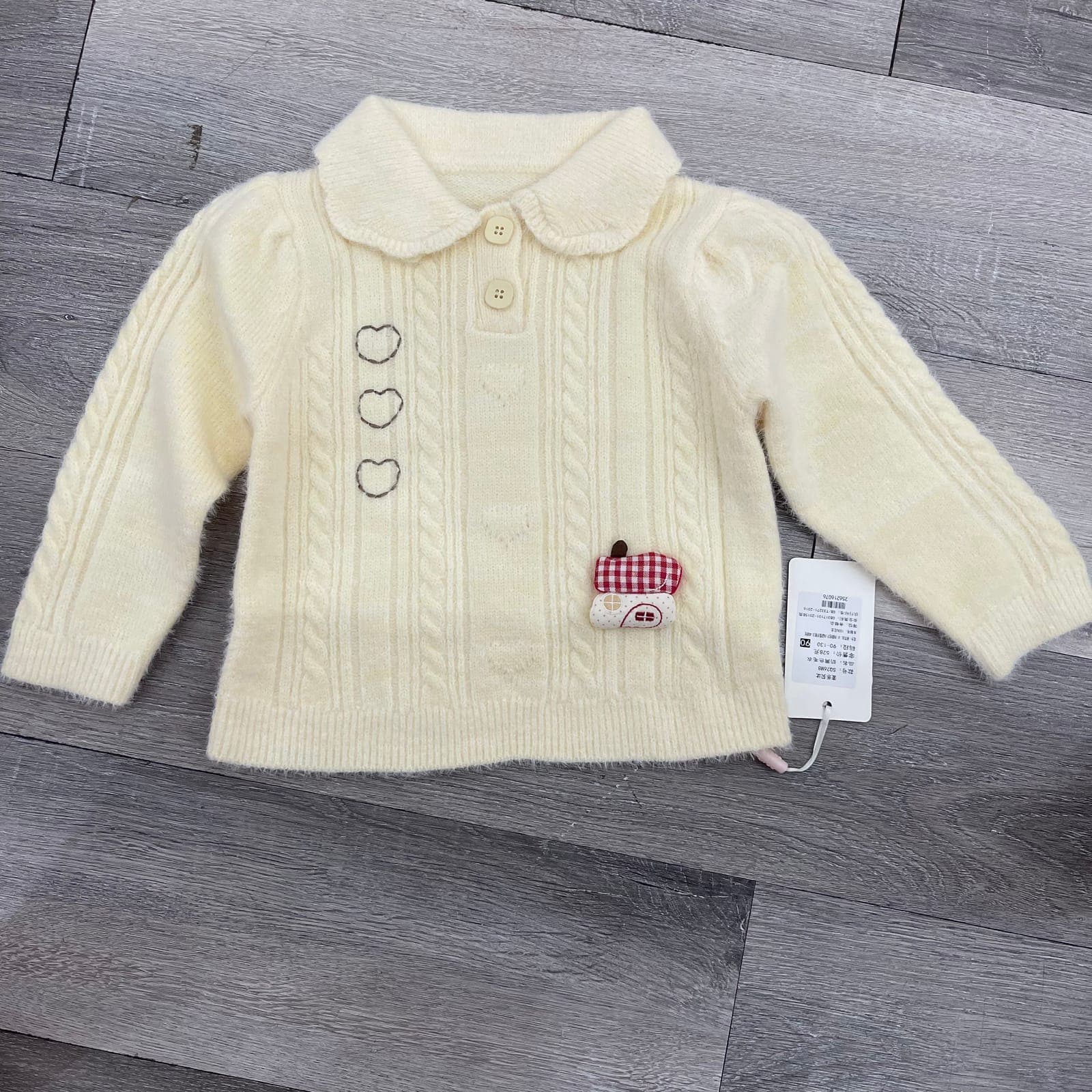 Áo len cổ sen thêu hình ngôi nhà xinh xắn